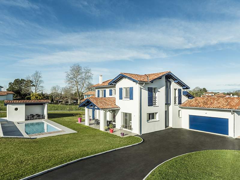 maison-contemporaine-neo-basque-facade-arriere