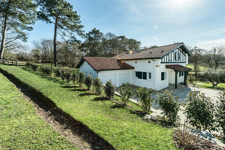 photo maison traditionnelle basque